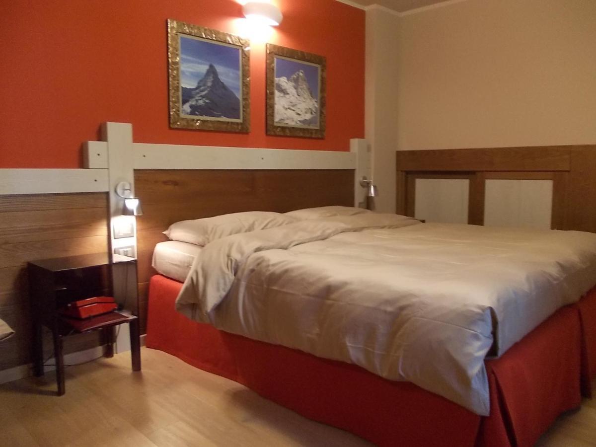 Hotel Lyskamm Breuil-Cervinia Room photo